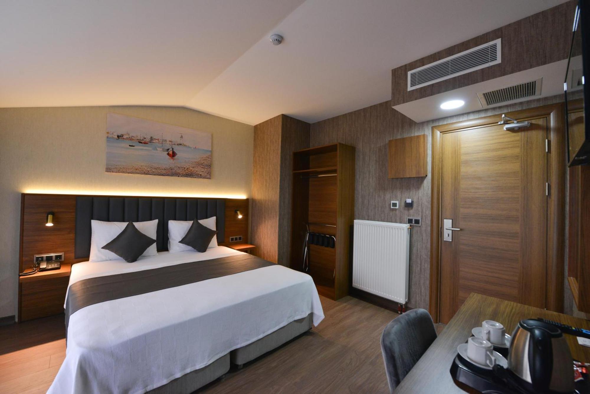 Istport Garden Hotels Arnavutkoy Exterior photo A room at the hotel